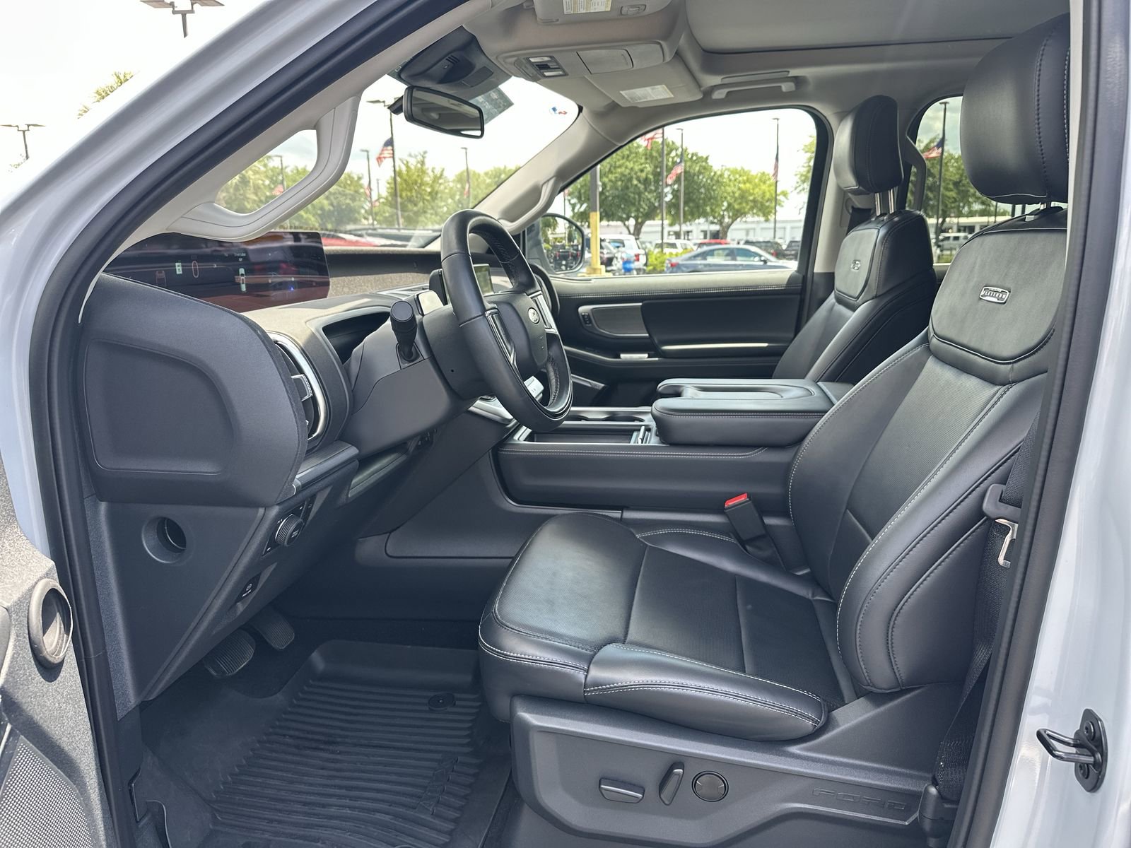 Used 2025 Ford Expedition Max Platinum w/ Driver's Package AWD/4WD image 16