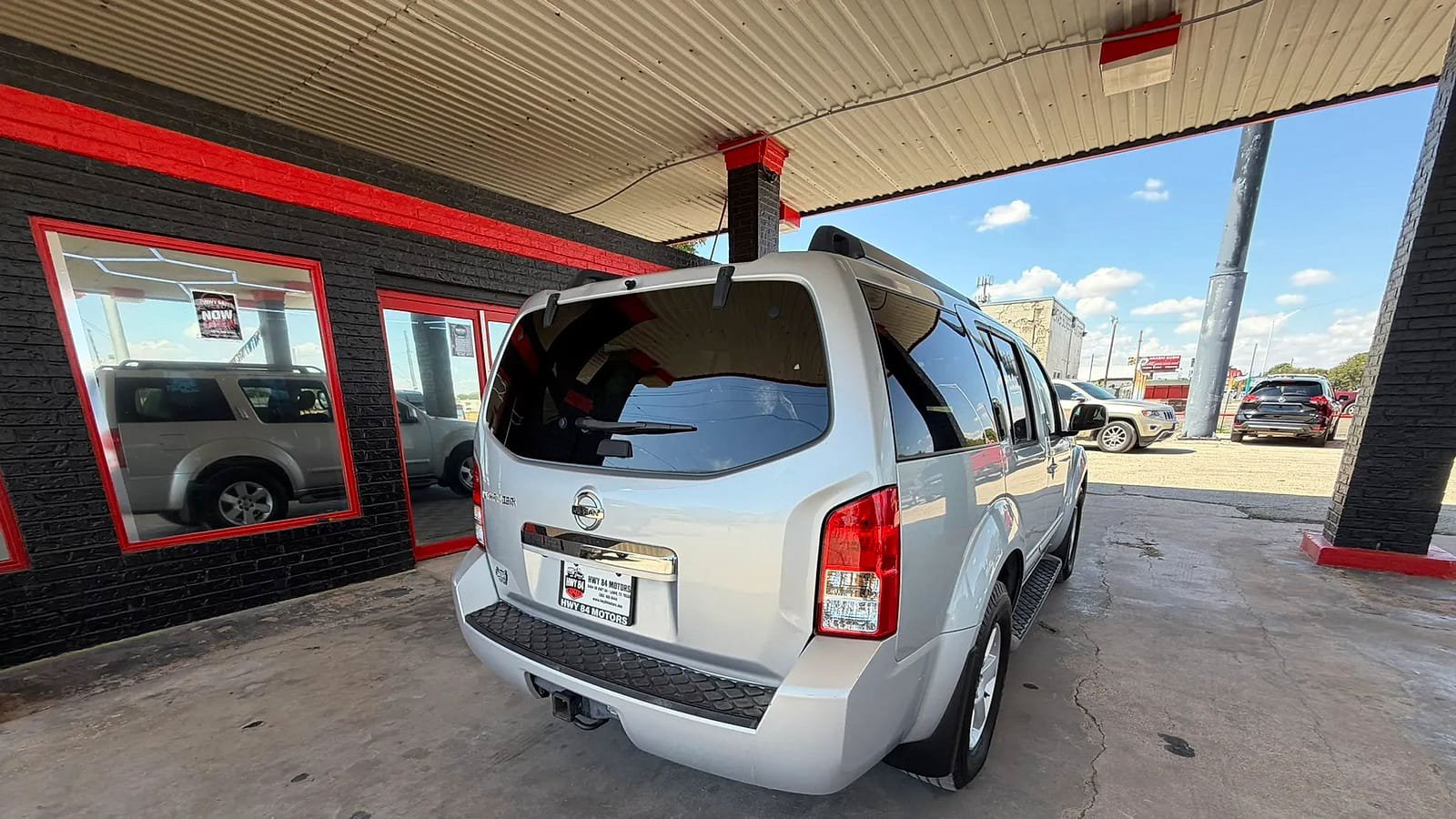 Used 2011 Nissan Pathfinder SV RWD image 9