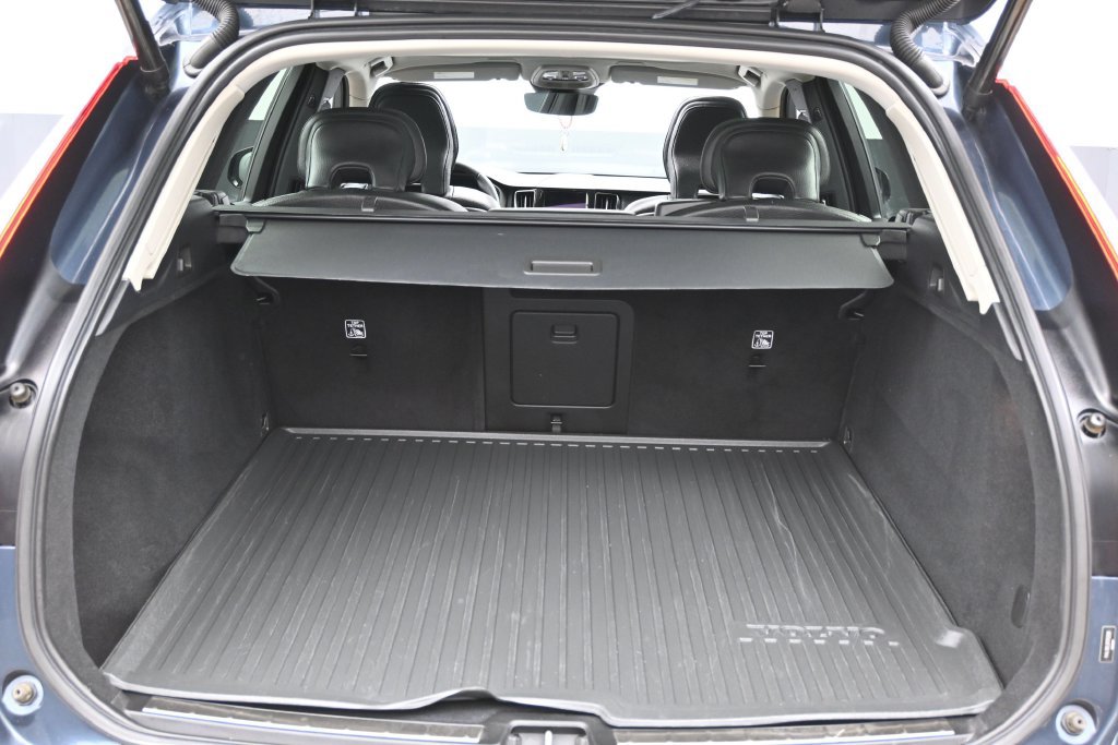 Used 2024 Volvo XC60 B5 Plus w/ Protection Package Premier AWD/4WD image 16