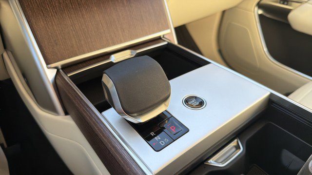 New 2026 Land Rover Range Rover SE image 24