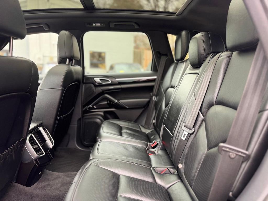Used 2017 Porsche Cayenne AWD/4WD image 23