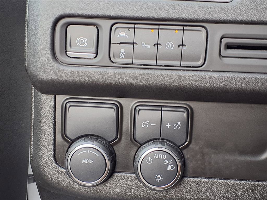 Used 2023 Chevrolet Suburban Premier image 22