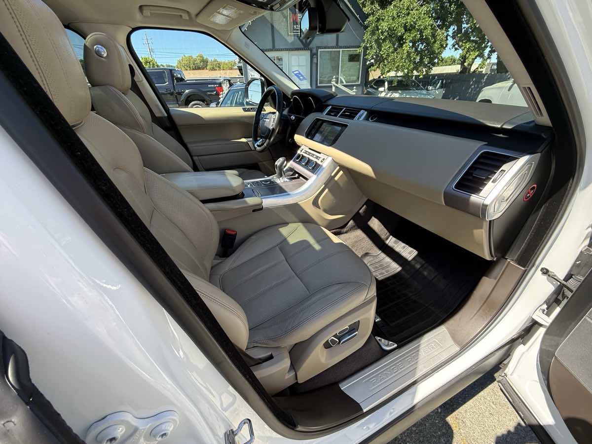 Used 2015 Land Rover Range Rover Sport HSE image 15
