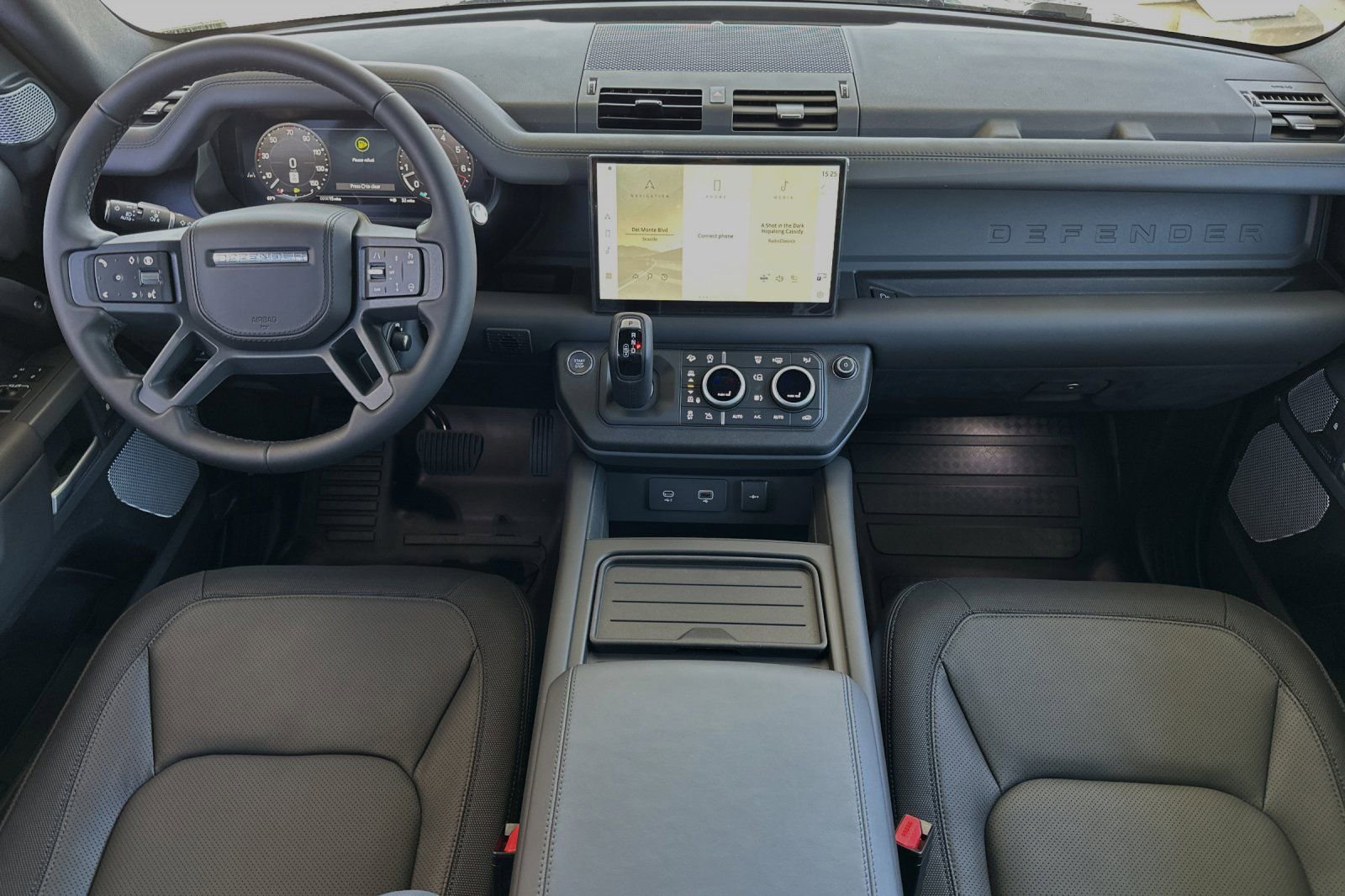 New 2024 Land Rover Defender 130 X-Dynamic SE image 13