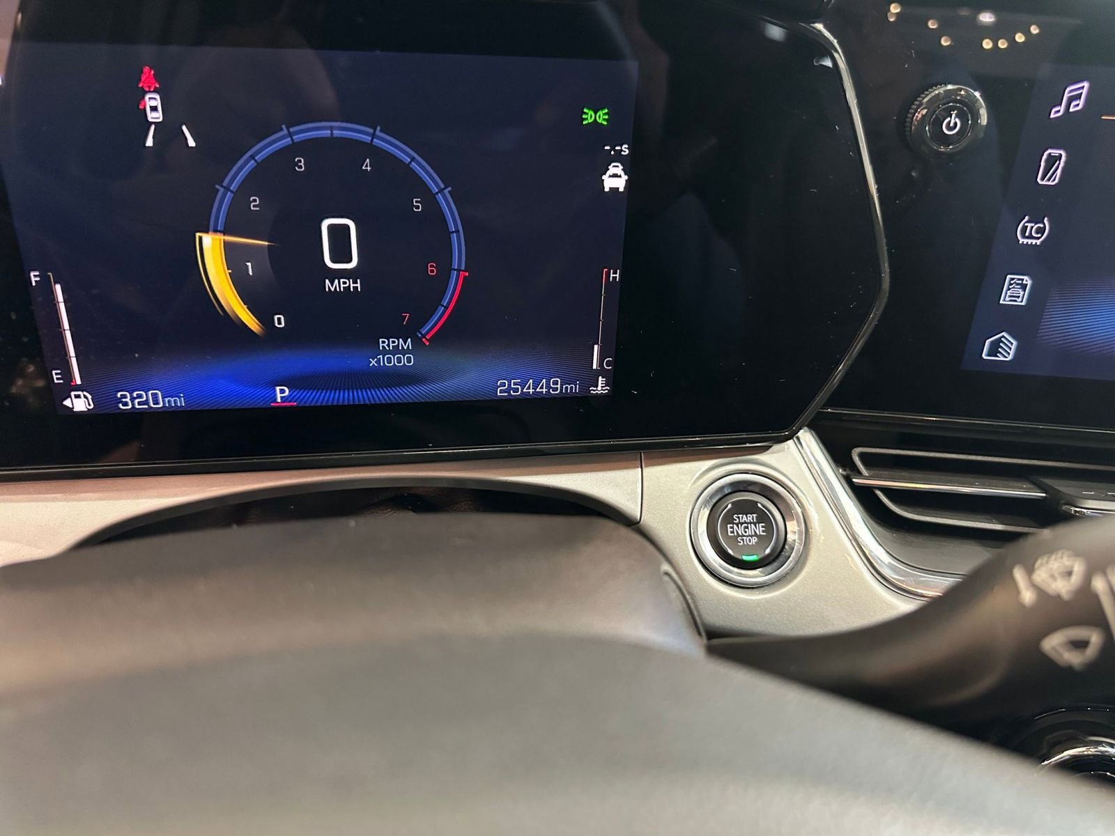 Used 2025 Chevrolet Trax LT w/ LT Convenience Package image 39