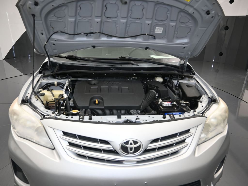 Used 2013 Toyota Corolla LE FWD image 25