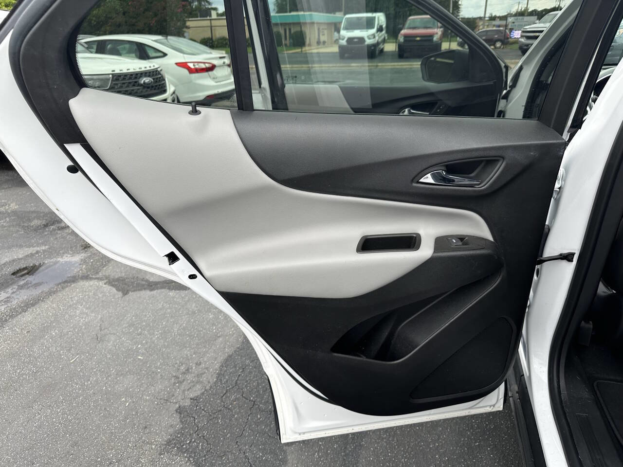 Used 2024 Chevrolet Equinox LS w/ LS Convenience Package image 12