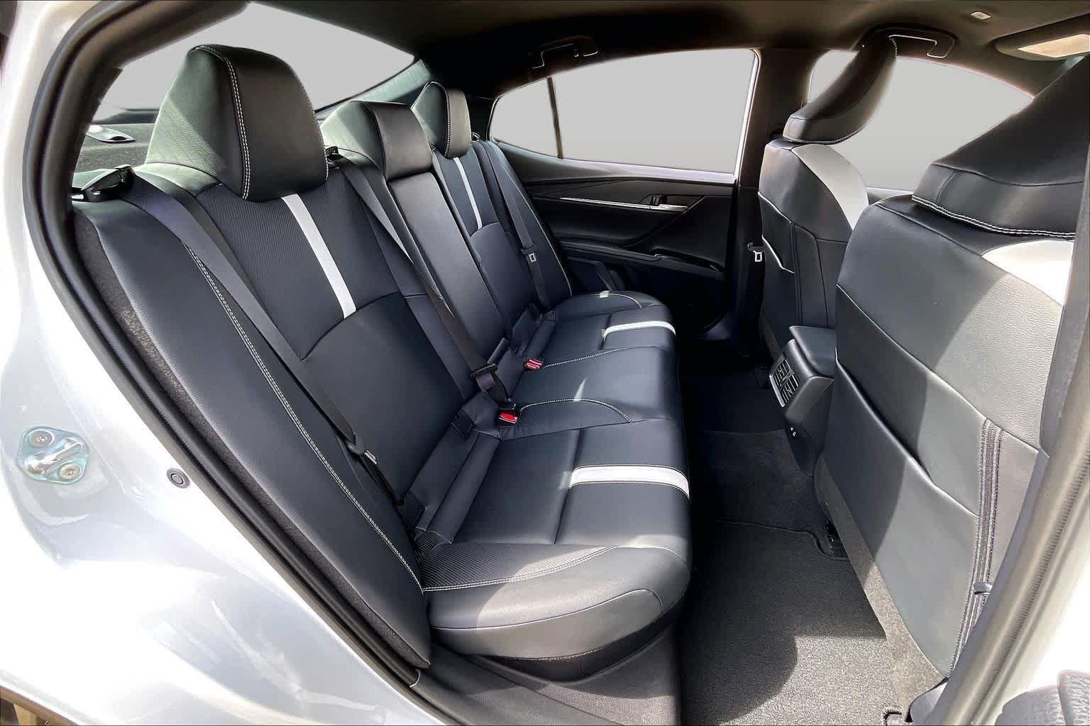 Used 2026 Toyota Camry Hybrid w/ Convenience Package FWD image 18