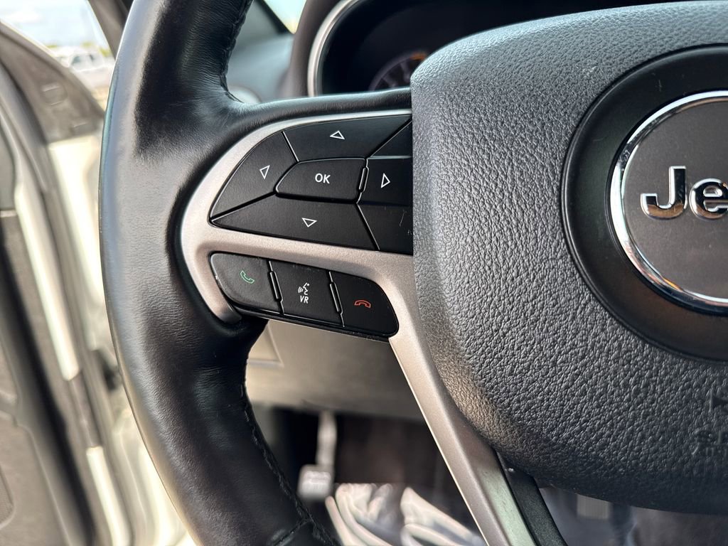 Used 2018 Jeep Grand Cherokee Altitude RWD image 14