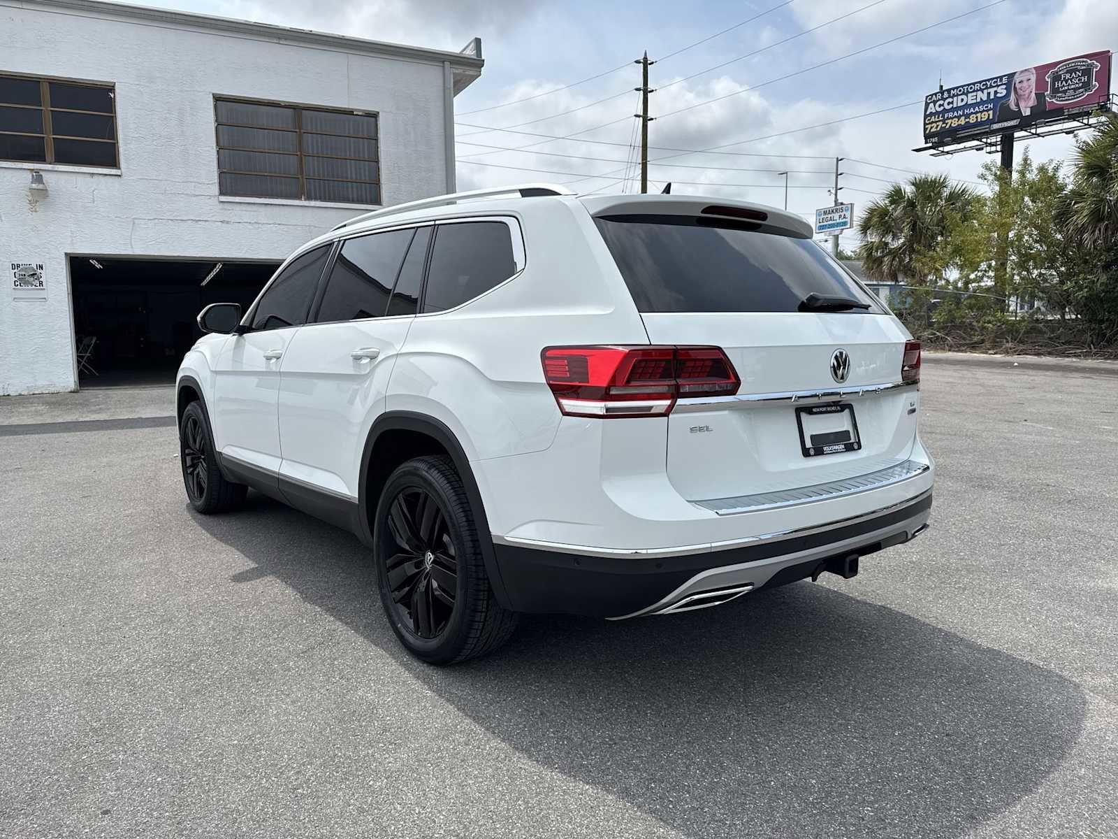 Used 2019 Volkswagen Atlas SEL Premium AWD/4WD image 4