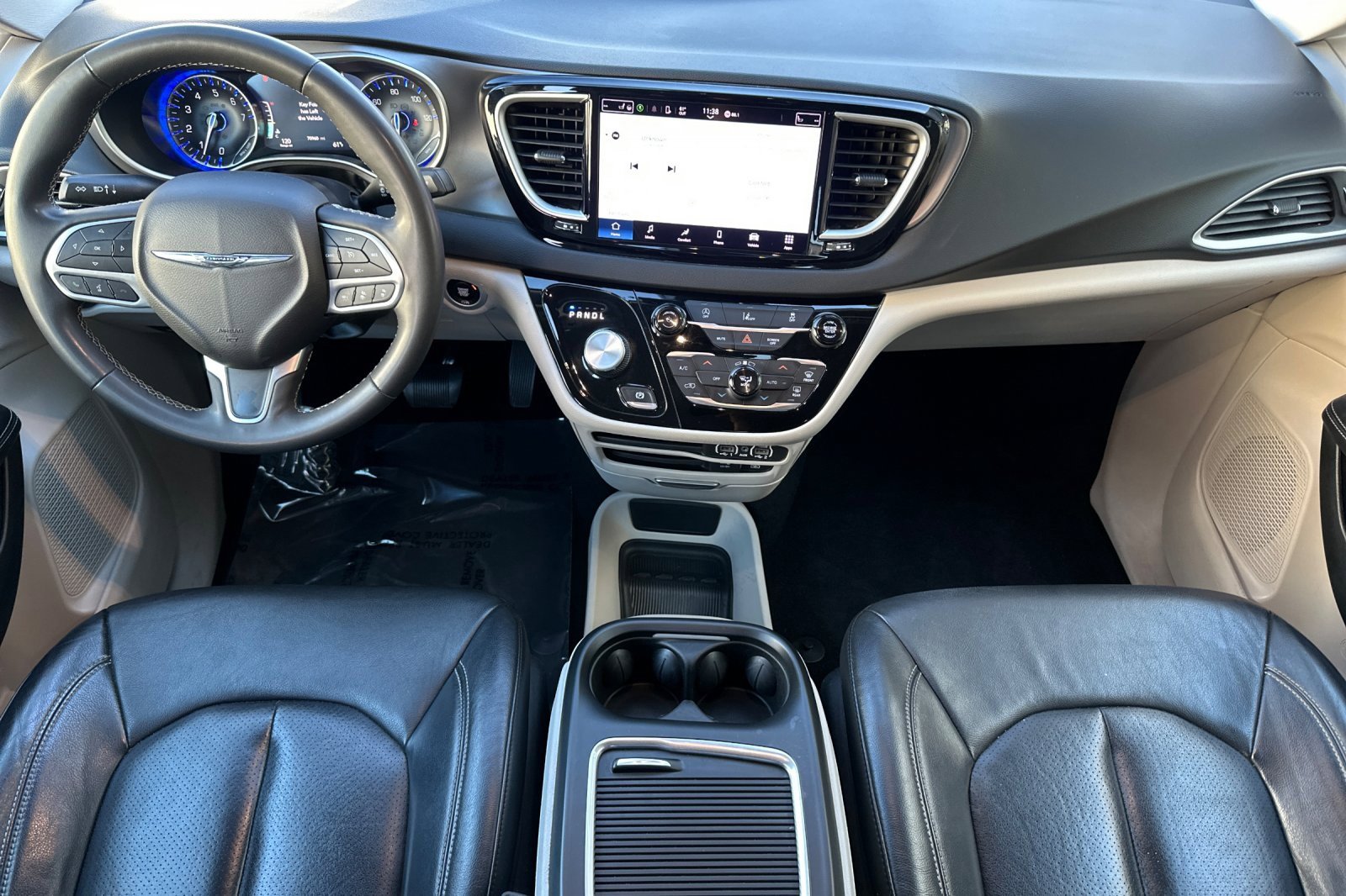 Used 2022 Chrysler Pacifica Touring-L image 14