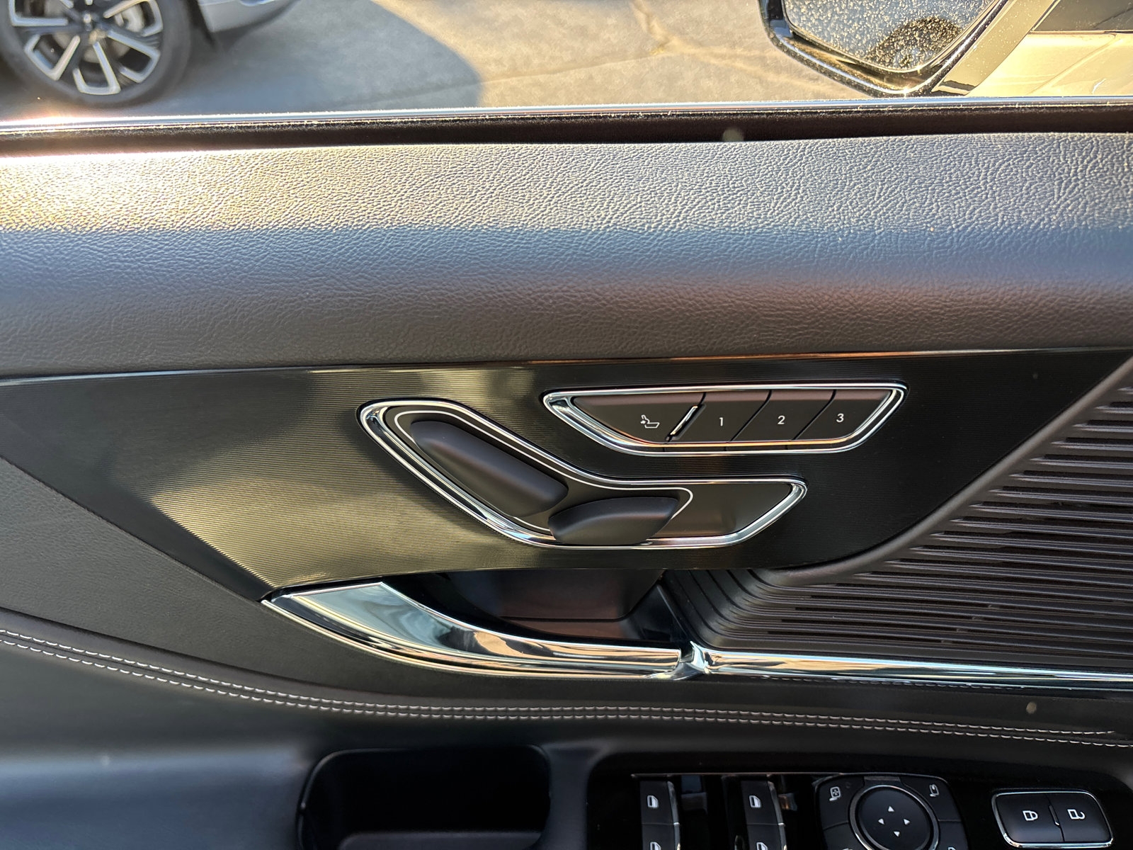 Certified 2022 Lincoln Corsair AWD w/ Premium Package image 12