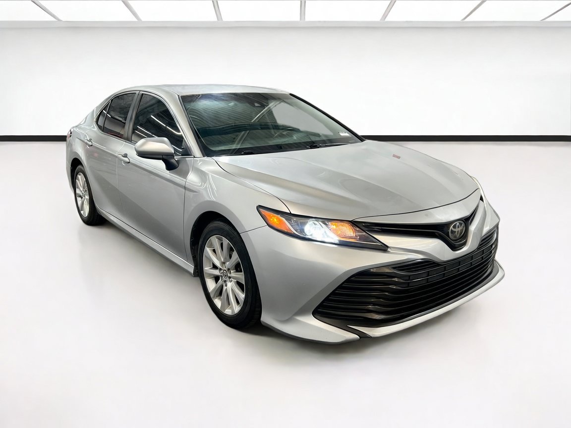 Used 2018 Toyota Camry LE FWD image 3