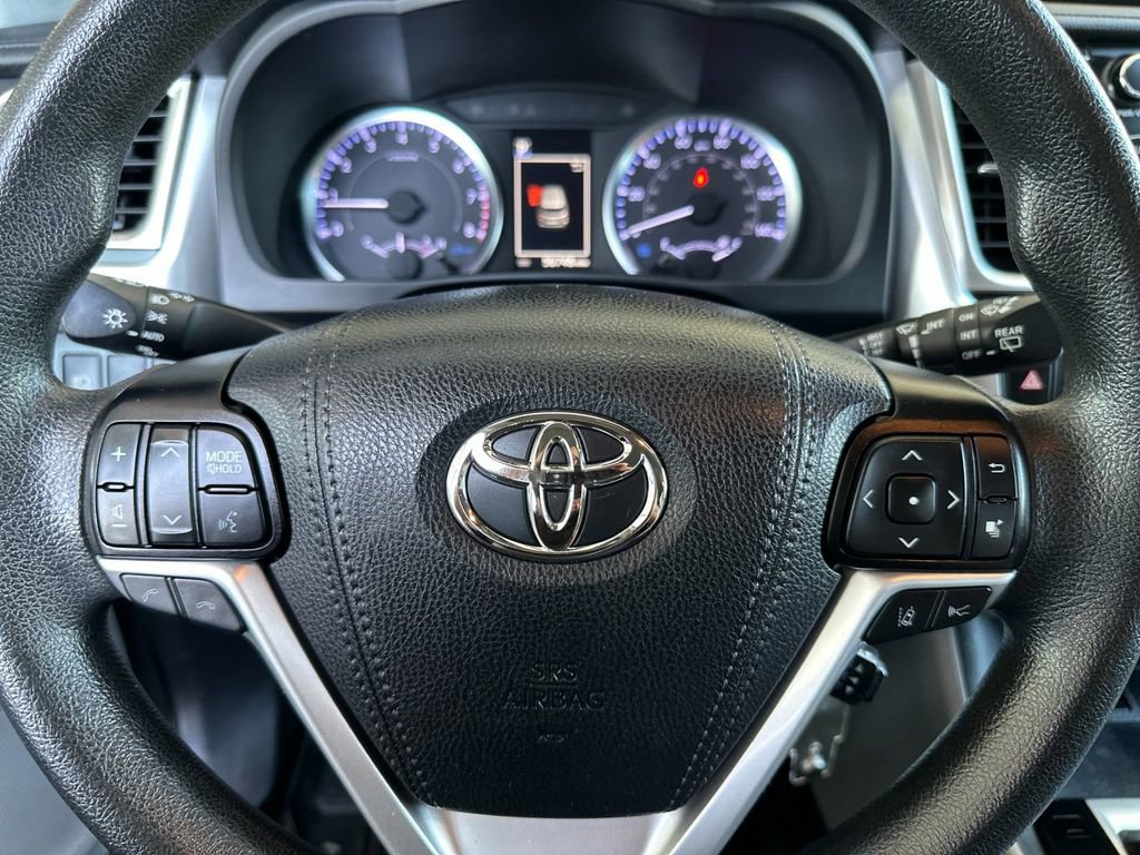 Used 2019 Toyota Highlander LE FWD image 22