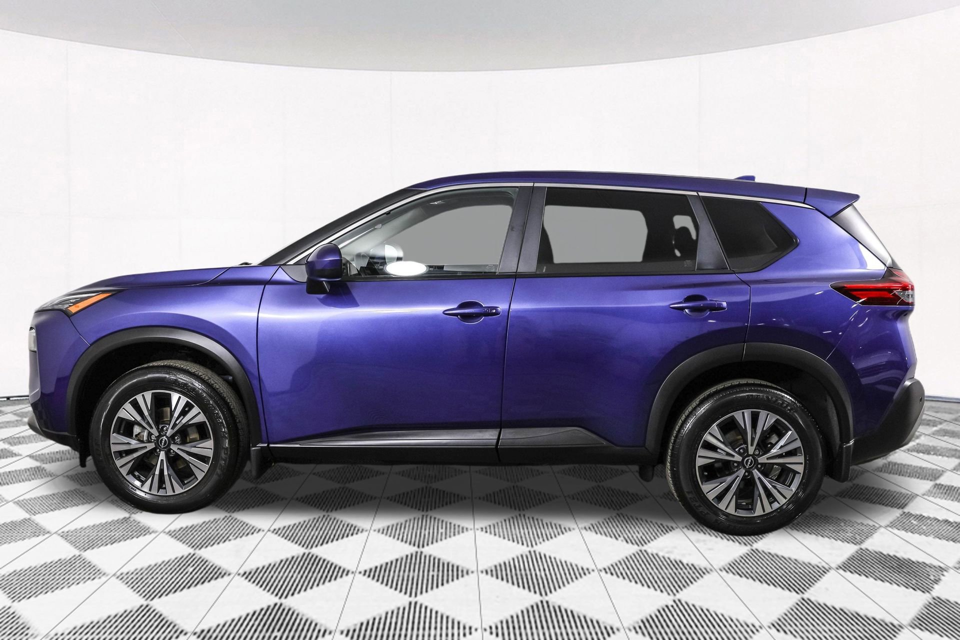 Used 2023 Nissan Rogue SV image 25