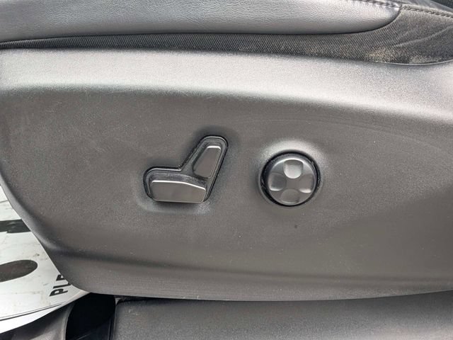 Used 2023 Chrysler Pacifica Touring-L FWD image 22