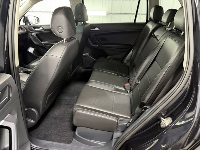 Used 2018 Volkswagen Tiguan SEL AWD/4WD image 11