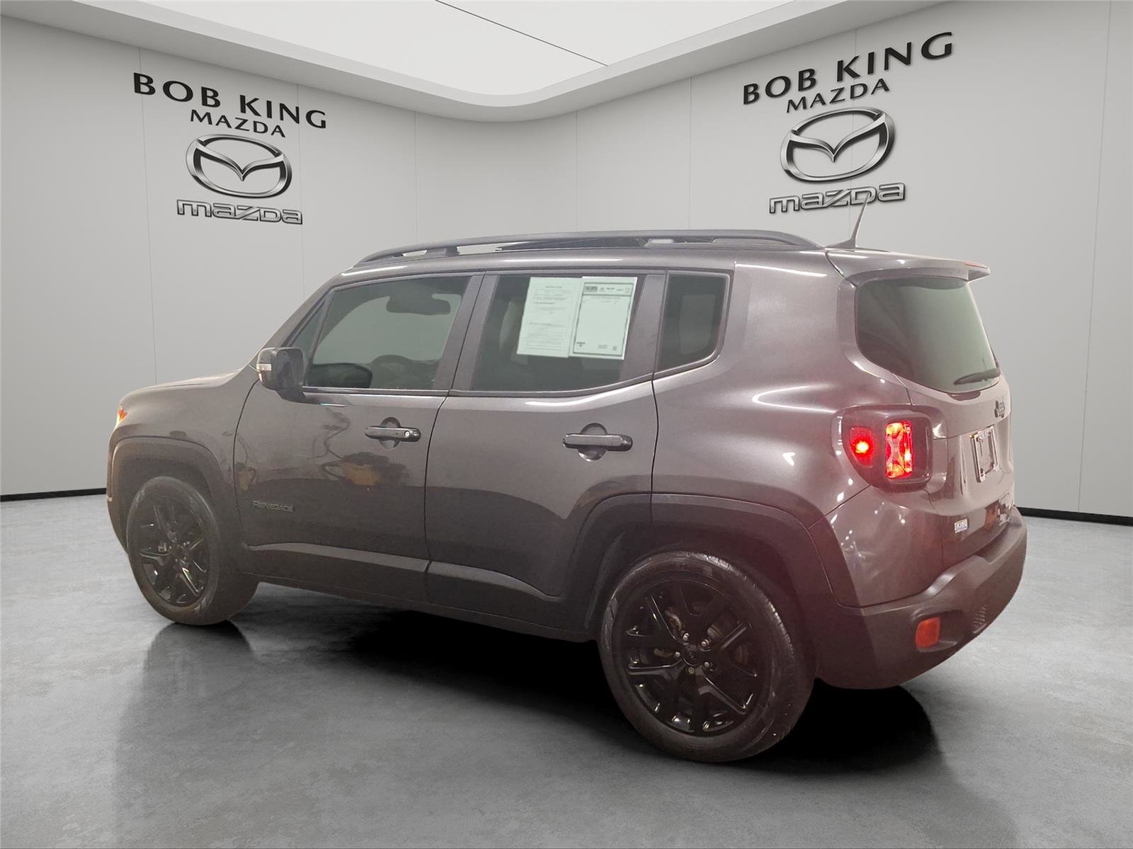 Used 2018 Jeep Renegade Altitude w/ Popular Equipment Group FWD image 3