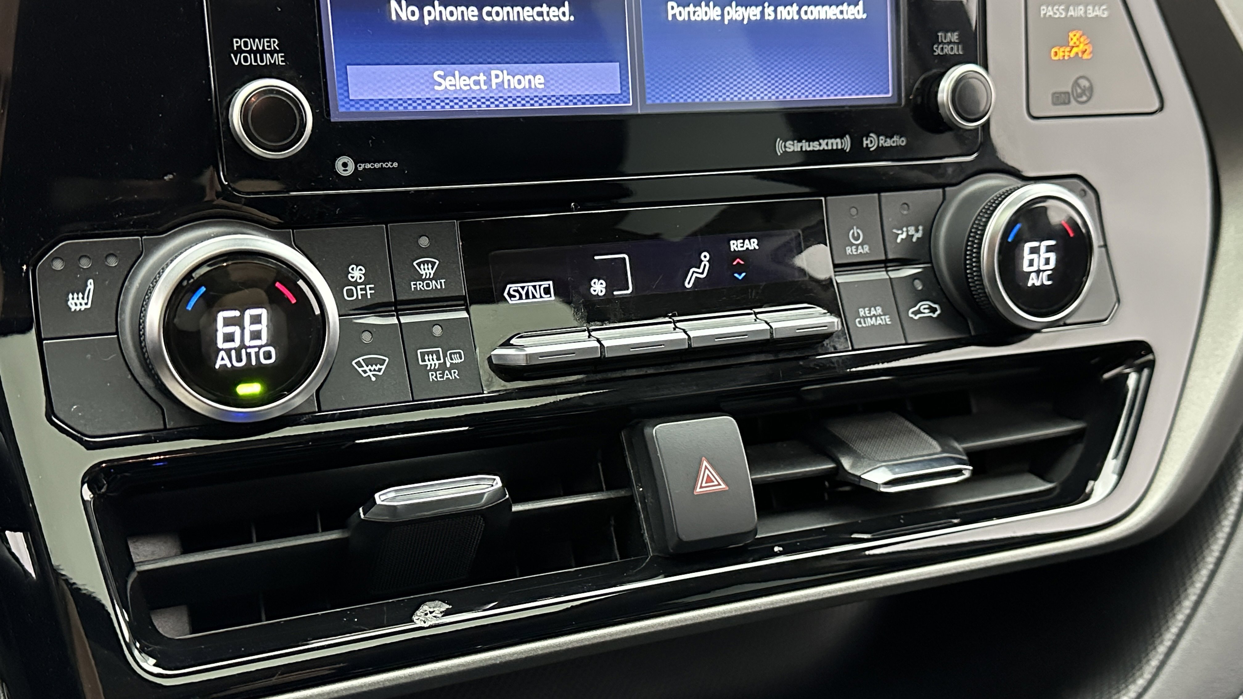 Used 2021 Toyota Highlander XLE image 21