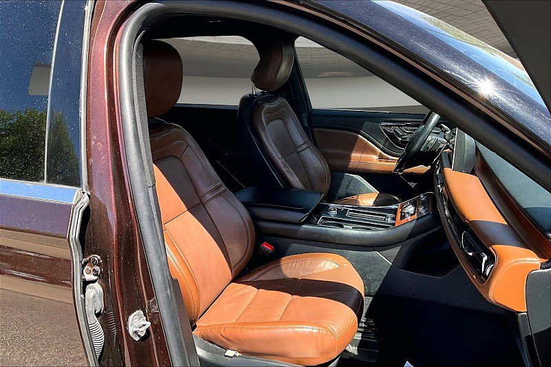 Used 2020 Lincoln Aviator Reserve w/ Equipment Group 201A image 7