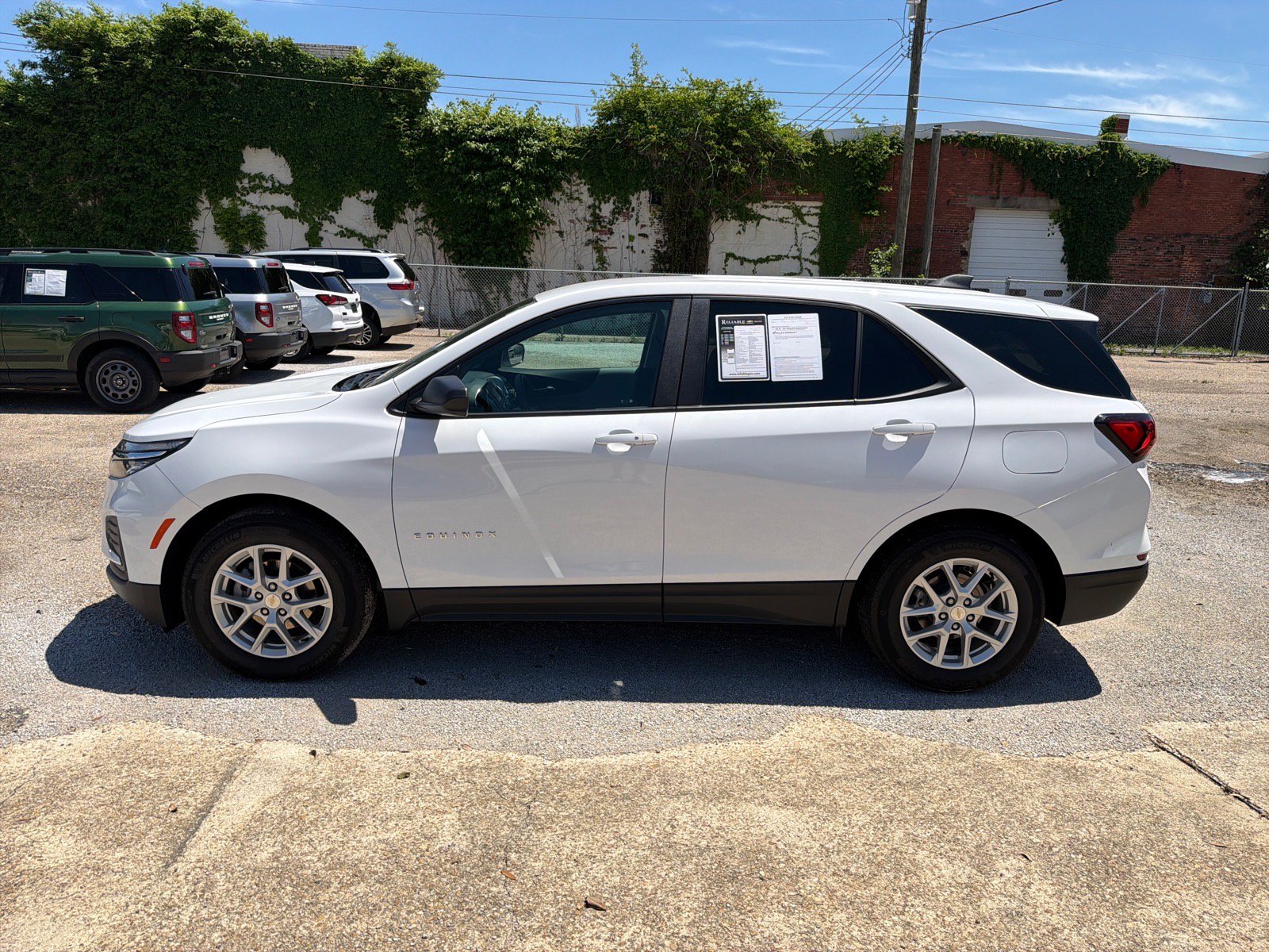 Used 2024 Chevrolet Equinox LS w/ LS Convenience Package FWD image 3