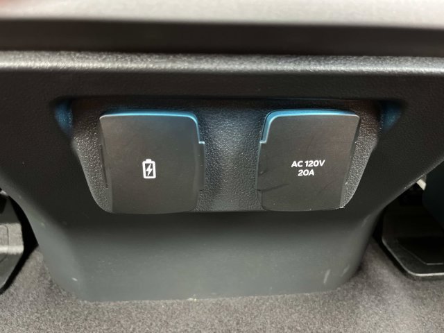 Used 2025 Ford F150 Lariat w/ Equipment Group 501A Mid AWD/4WD image 19
