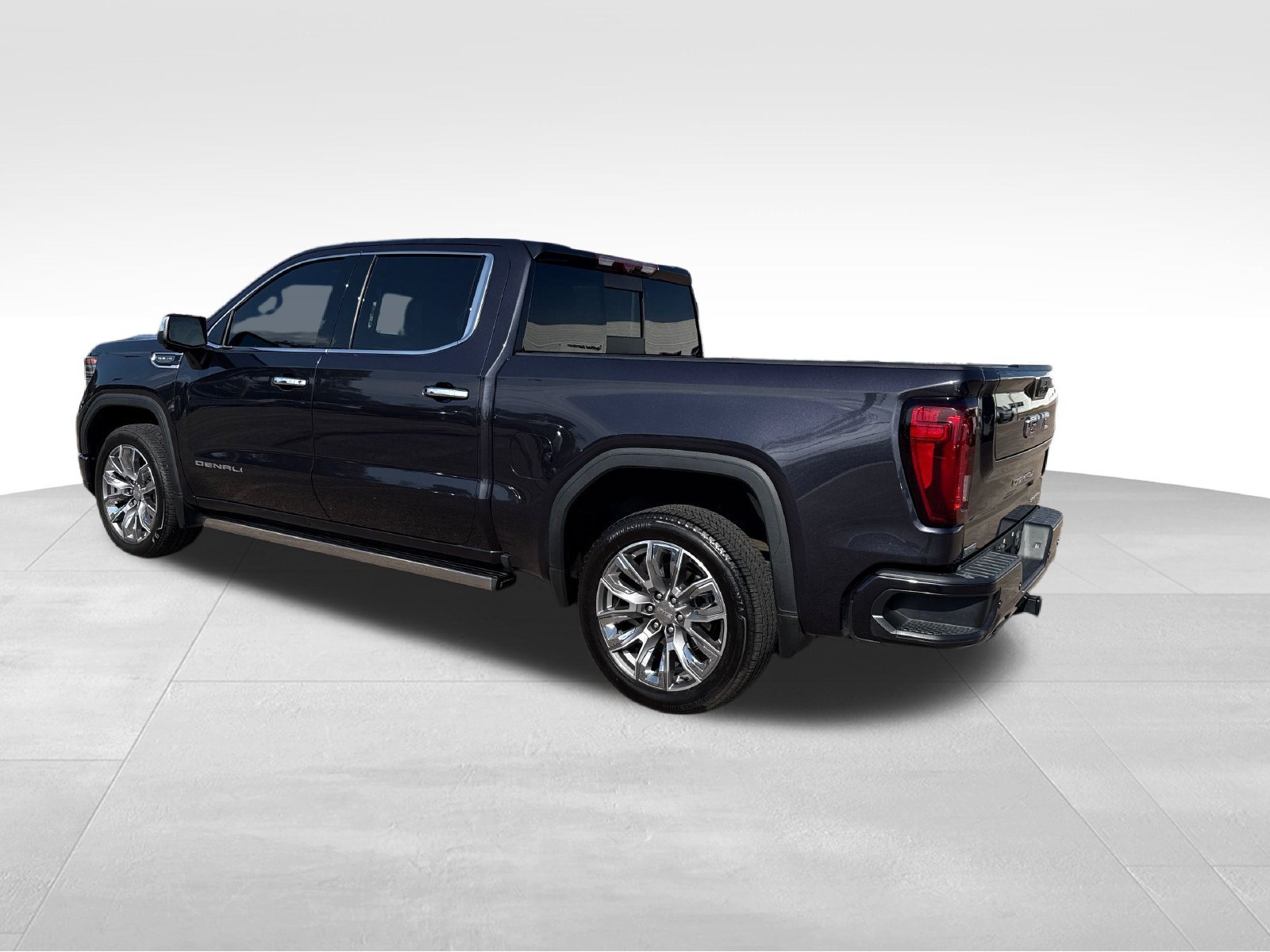 Used 2023 GMC Sierra 1500 Denali w/ Denali Reserve Package AWD/4WD image 17