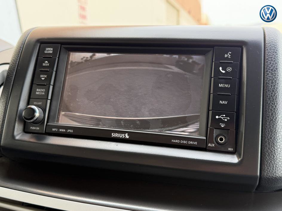 Used 2010 Volkswagen Routan SE FWD image 21