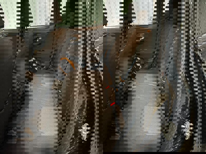 Used 2015 Jeep Renegade Latitude w/ Cold Weather Group image 13