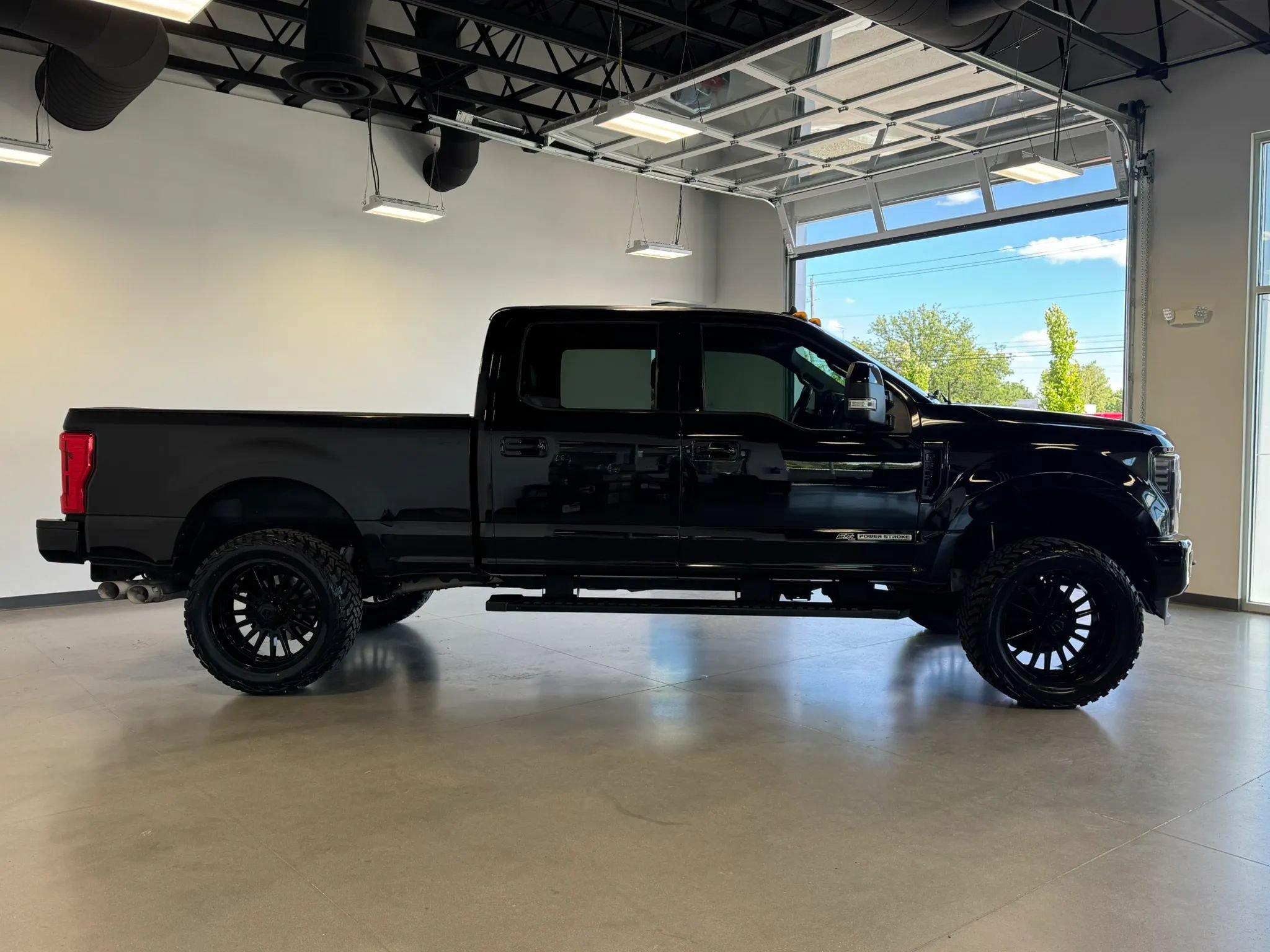 Used 2019 Ford F250 Lariat AWD/4WD image 9