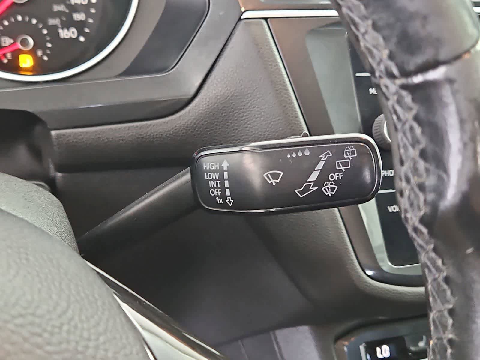 Used 2018 Volkswagen Tiguan SE image 25