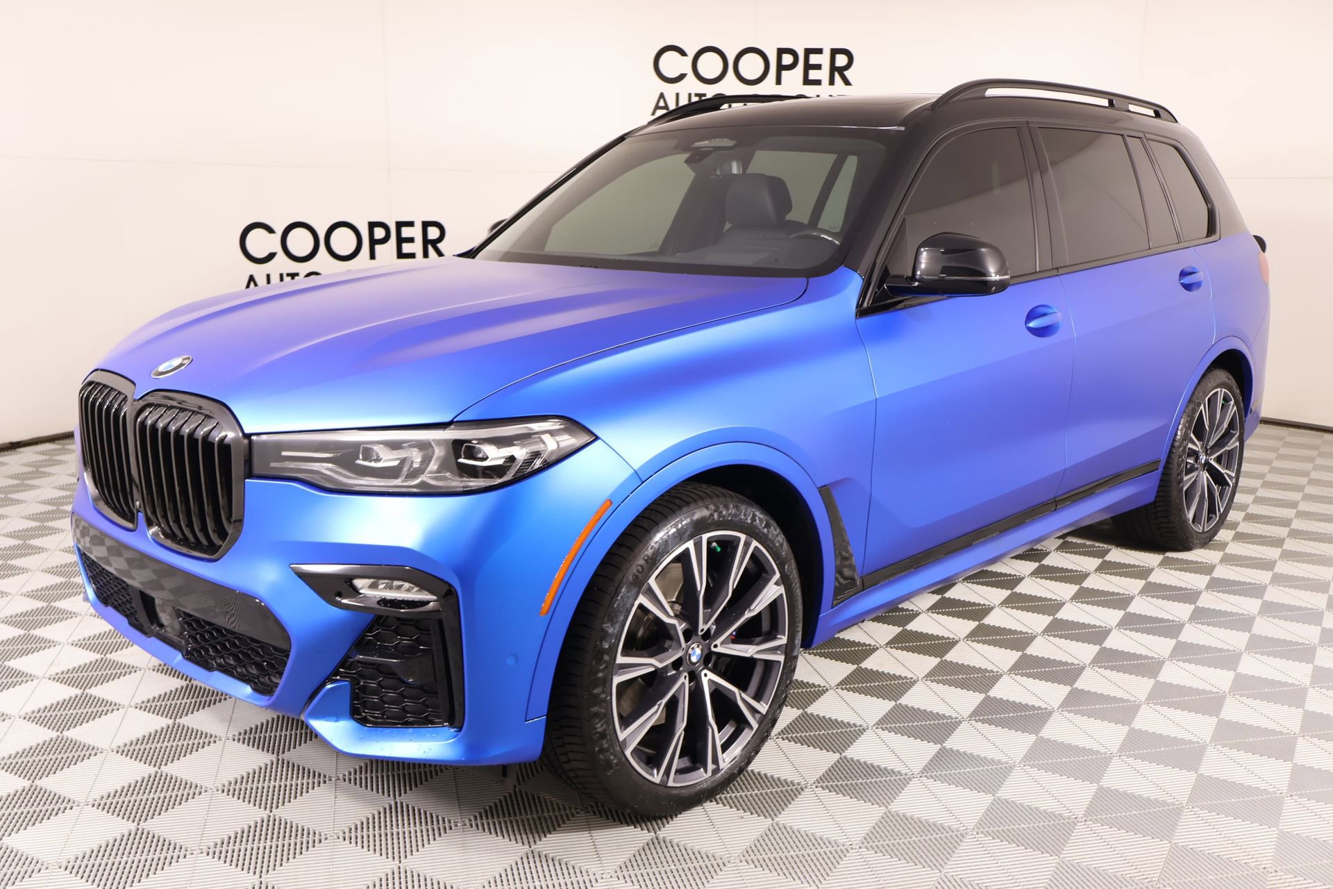 Used 2022 BMW X7 xDrive40i w/ M Sport Package AWD/4WD image 11