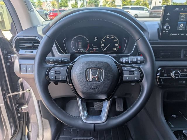 Used 2025 Honda Pilot Touring image 19