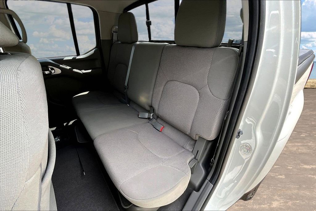 Used 2021 Nissan Frontier SV w/ Midnight Edition Floor Mats AWD/4WD image 25
