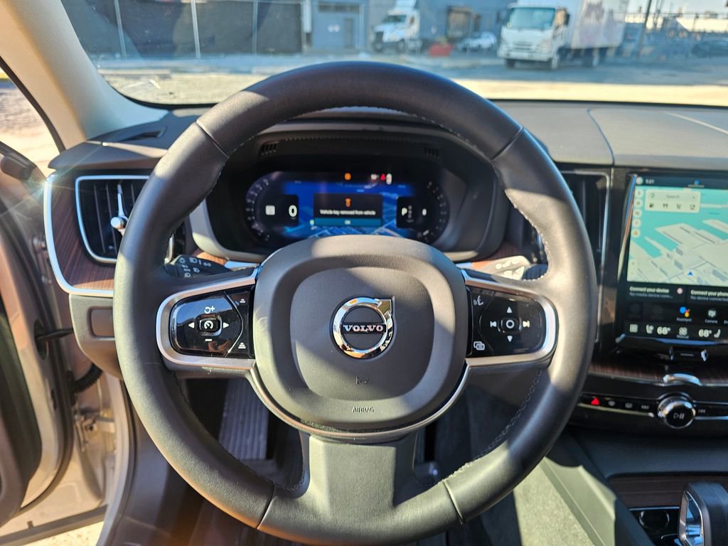 Certified 2023 Volvo XC60 B5 Plus image 21