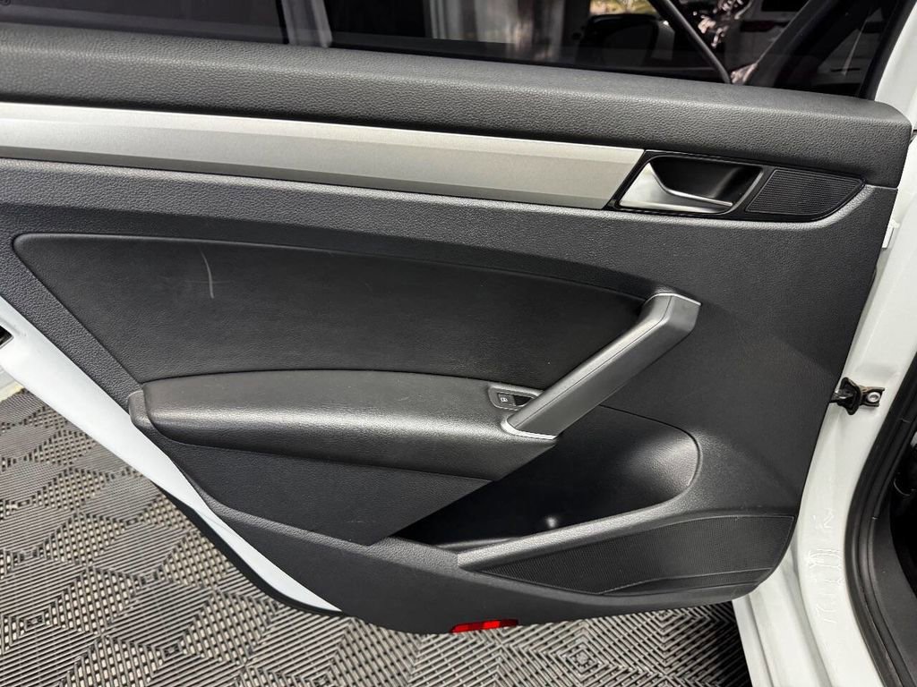 Used 2021 Volkswagen Passat 2.0T SE image 44