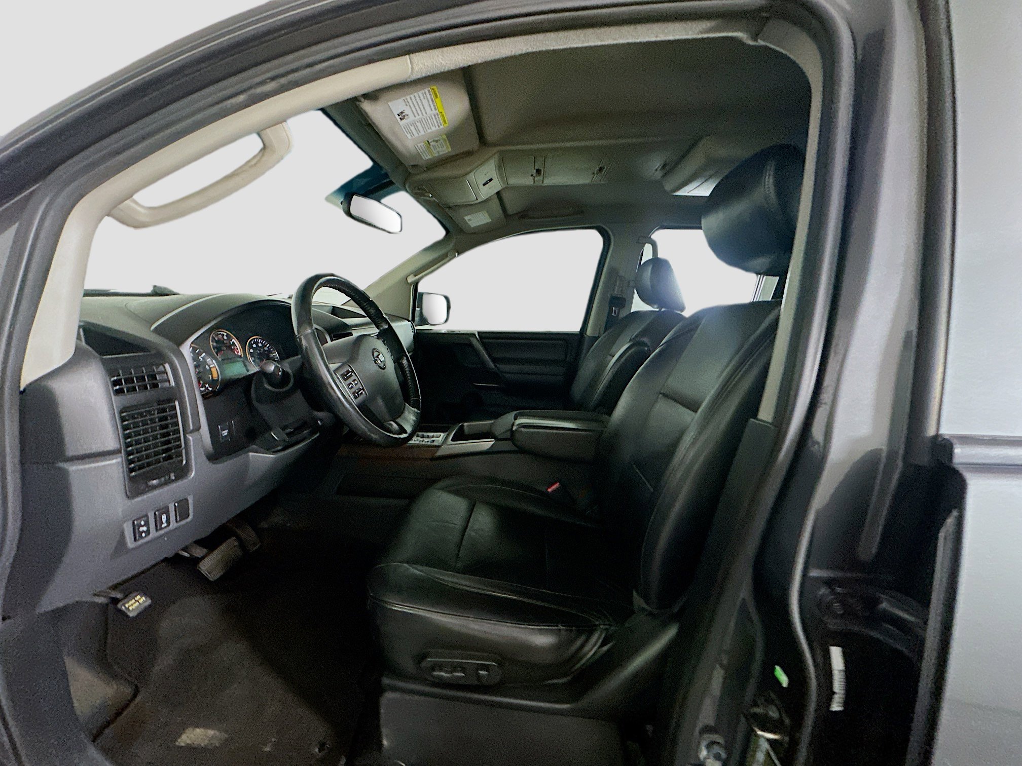 Used 2011 Nissan Titan SL w/ Heavy Metal Edition Pkg AWD/4WD image 13