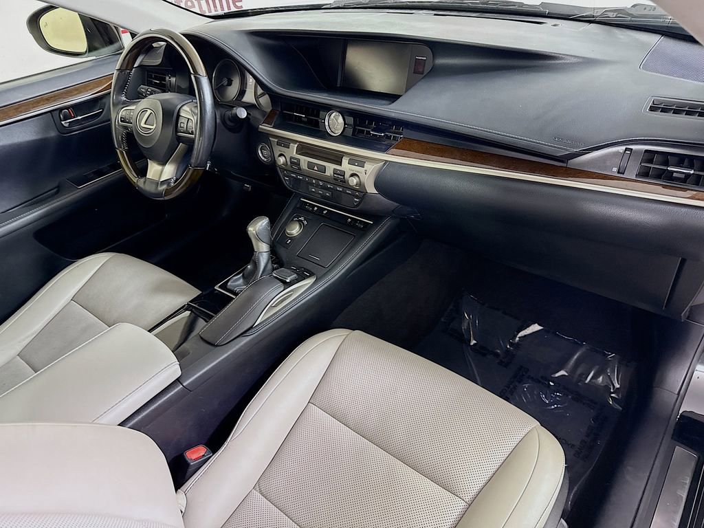 Used 2016 Lexus ES 350 350 w/ Navigation System Package image 32
