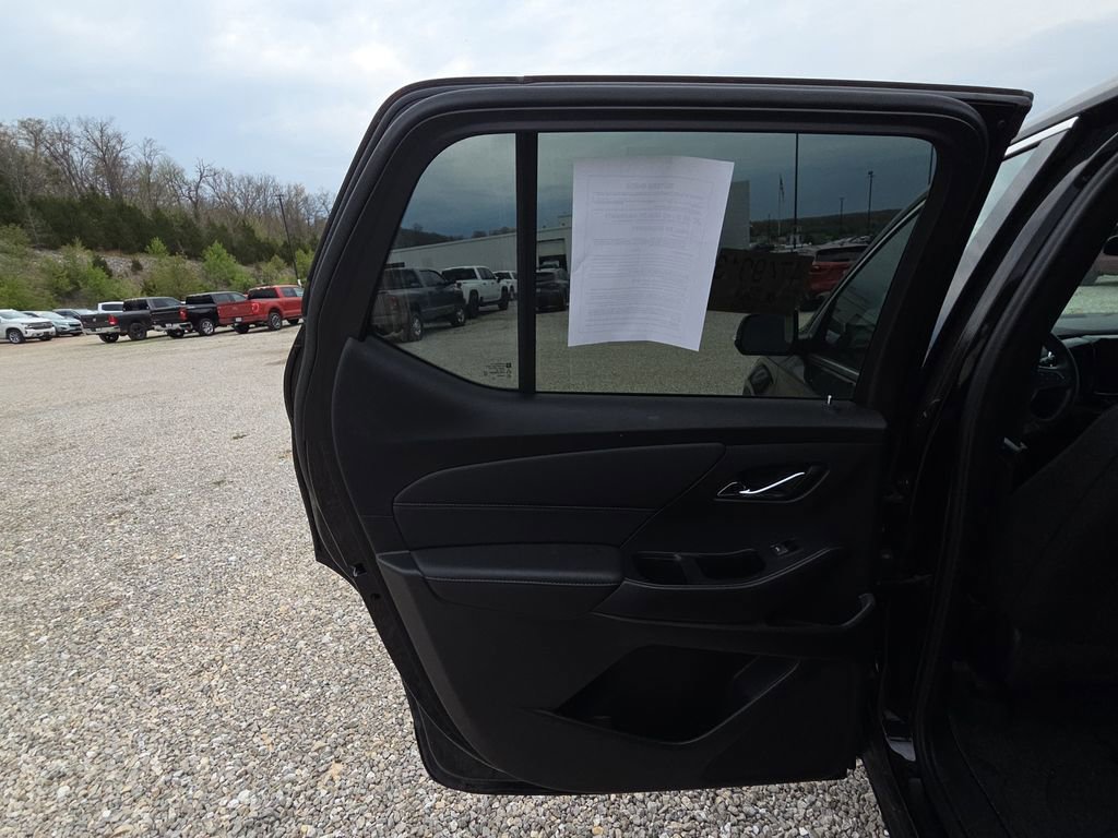 Used 2023 Chevrolet Traverse LT image 12