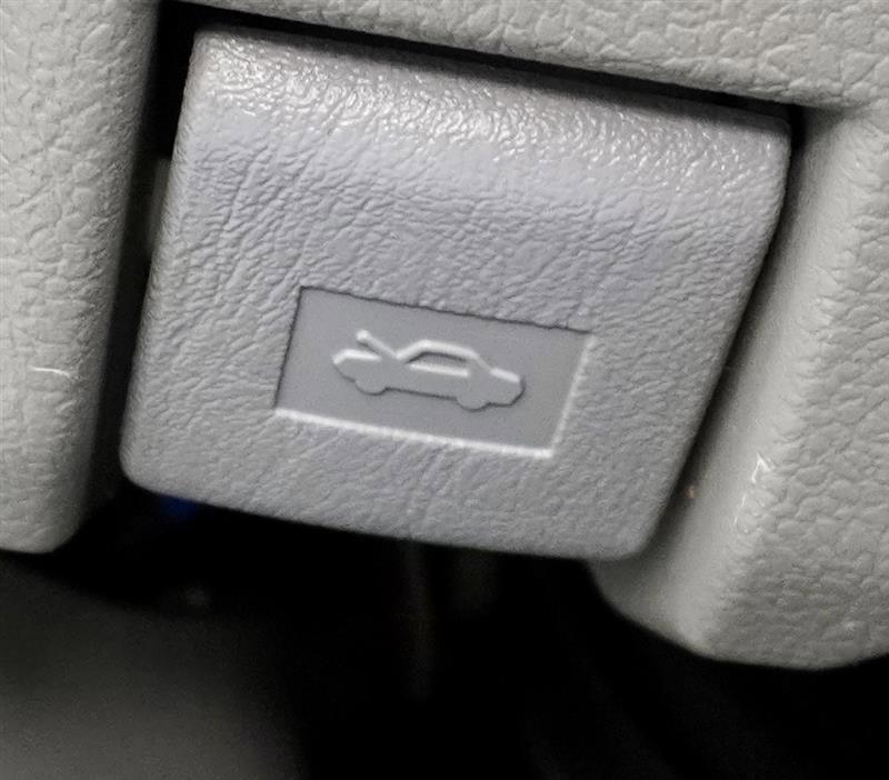 Used 2016 Toyota Camry LE FWD image 22
