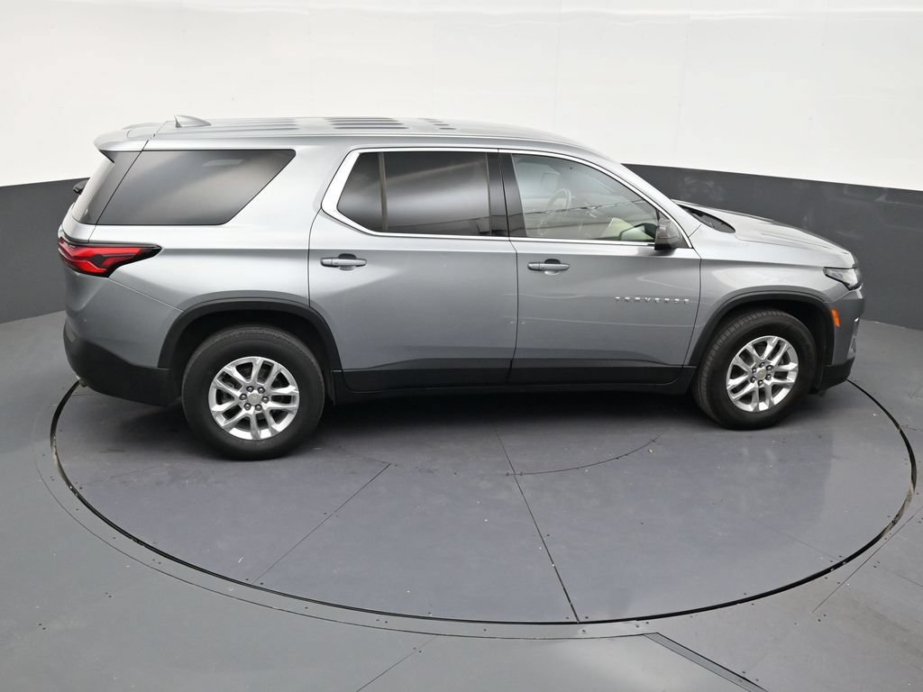 Used 2023 Chevrolet Traverse LS FWD image 16