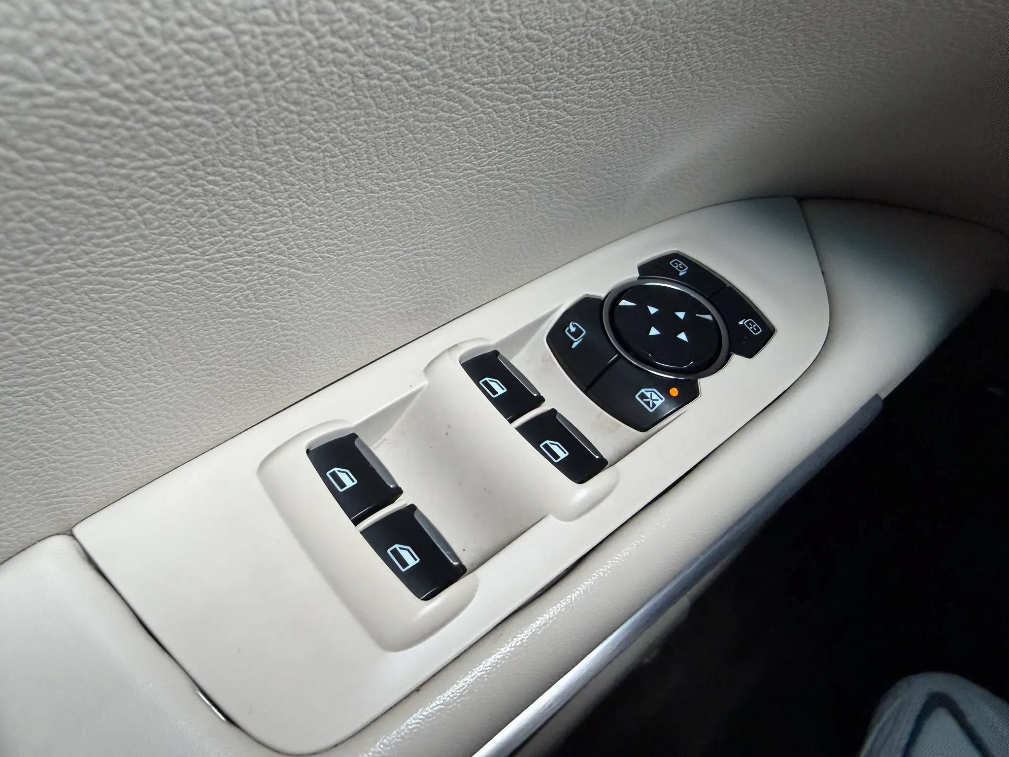 Used 2016 Lincoln MKZ w/ Equipment Group 200A Select FWD image 29