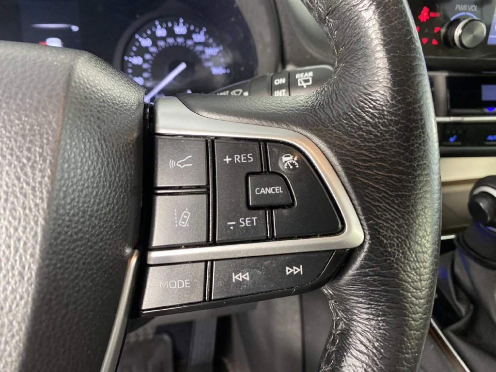 Used 2024 Toyota Sienna XLE w/ XLE Plus Package AWD/4WD image 17