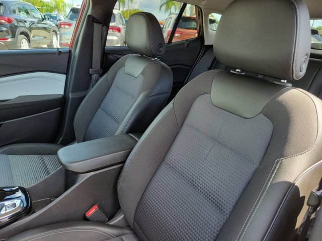 Used 2025 Chevrolet Trax LT FWD image 25