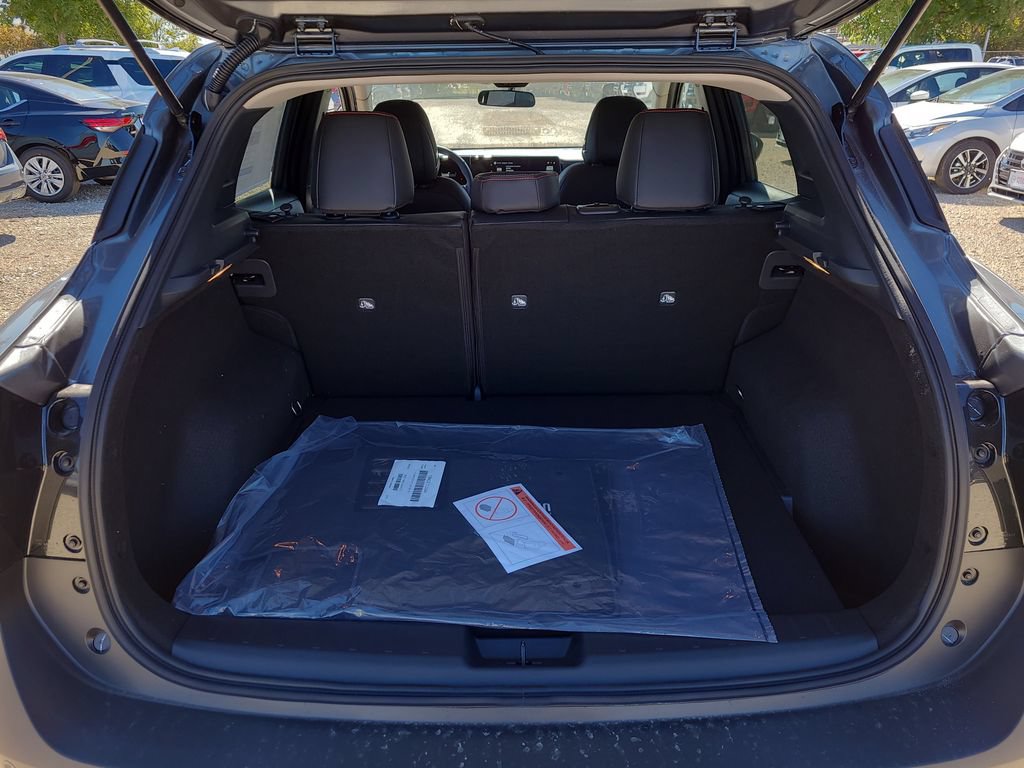 New 2026 Nissan Kicks SR w/ SR Premium Package FWD image 8