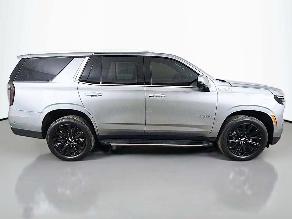 Used 2025 Chevrolet Tahoe High Country AWD/4WD image 18