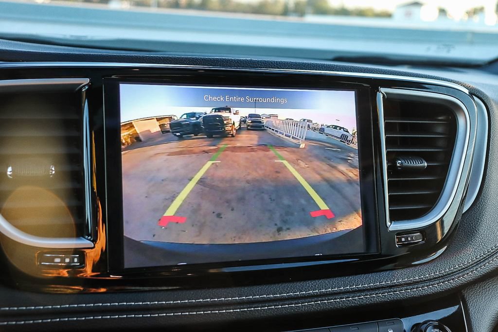 Used 2025 Chrysler Pacifica Limited FWD image 28