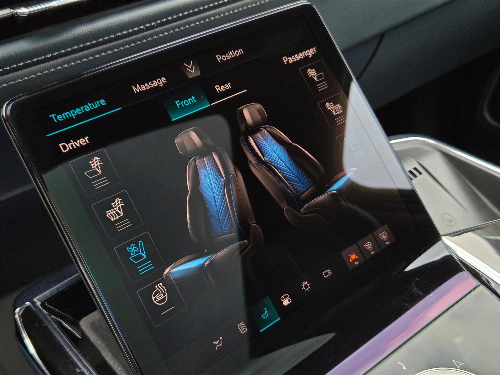 Certified 2025 Cadillac Escalade IQ Luxury 2 AWD/4WD image 17
