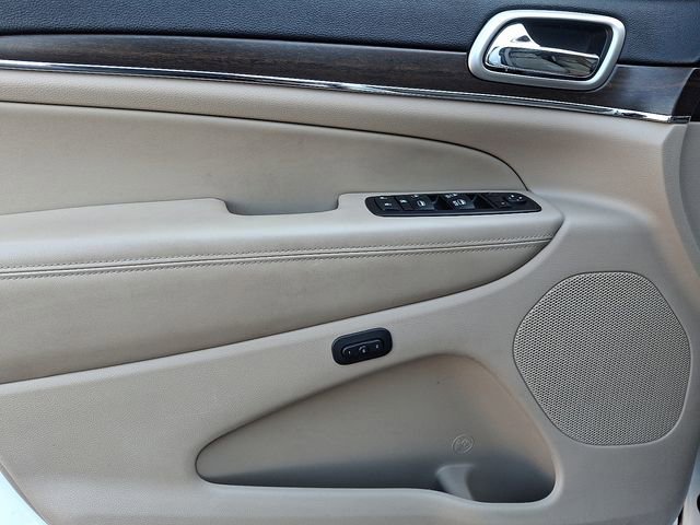 Used 2016 Jeep Grand Cherokee Limited w/ Luxury Group II image 13