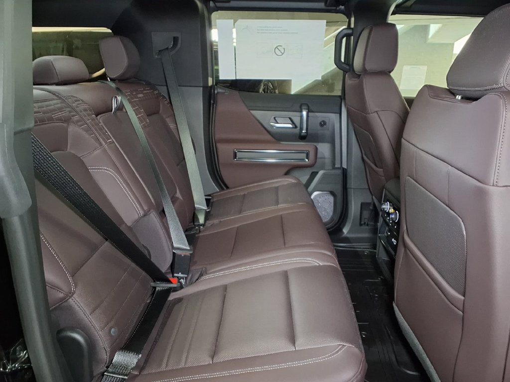 New 2026 GMC Hummer EV SUV w/ LPO, Dark Essentials Package AWD/4WD image 7